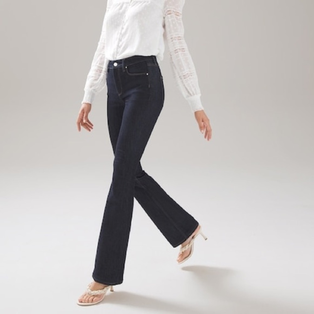 ✨3 for $20✨ white house and black market bootleg jeans